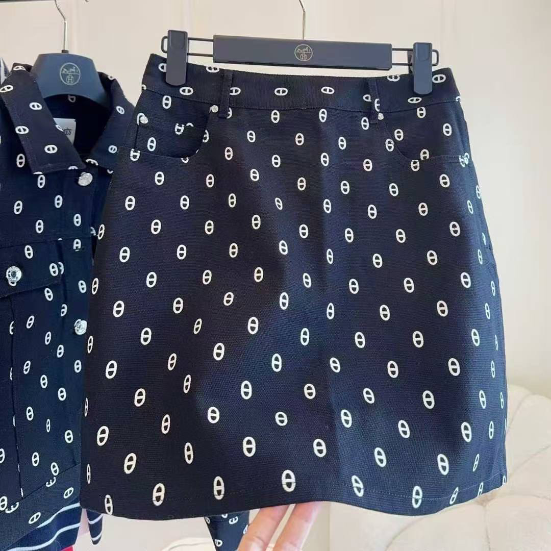 КОСТЮМ HERMES детальное фото