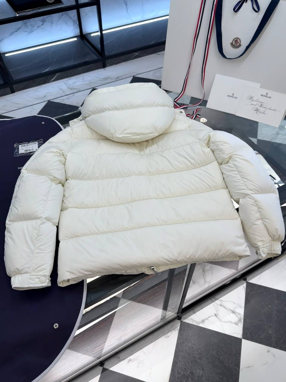 МУЖСКОЙ ПУХОВИК MONCLER детальное фото