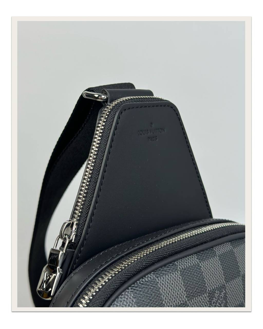 МУЖСКАЯ СУМКА СЛИНГ LOUIS VUITTON детальное фото