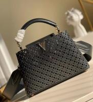 СУМКА LOUIS VUITTON CAPUCINES фото