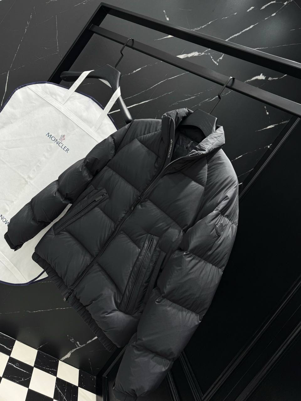 МУЖСКОЙ ПУХОВИК MONCLER детальное фото