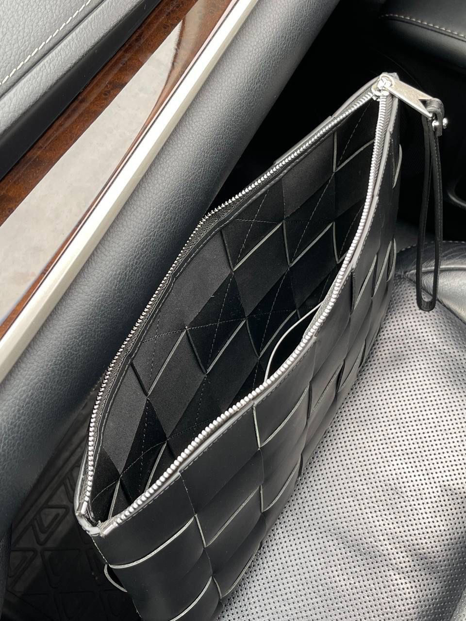 МУЖСКОЙ КЛАТЧ BOTTEGA VENETA детальное фото