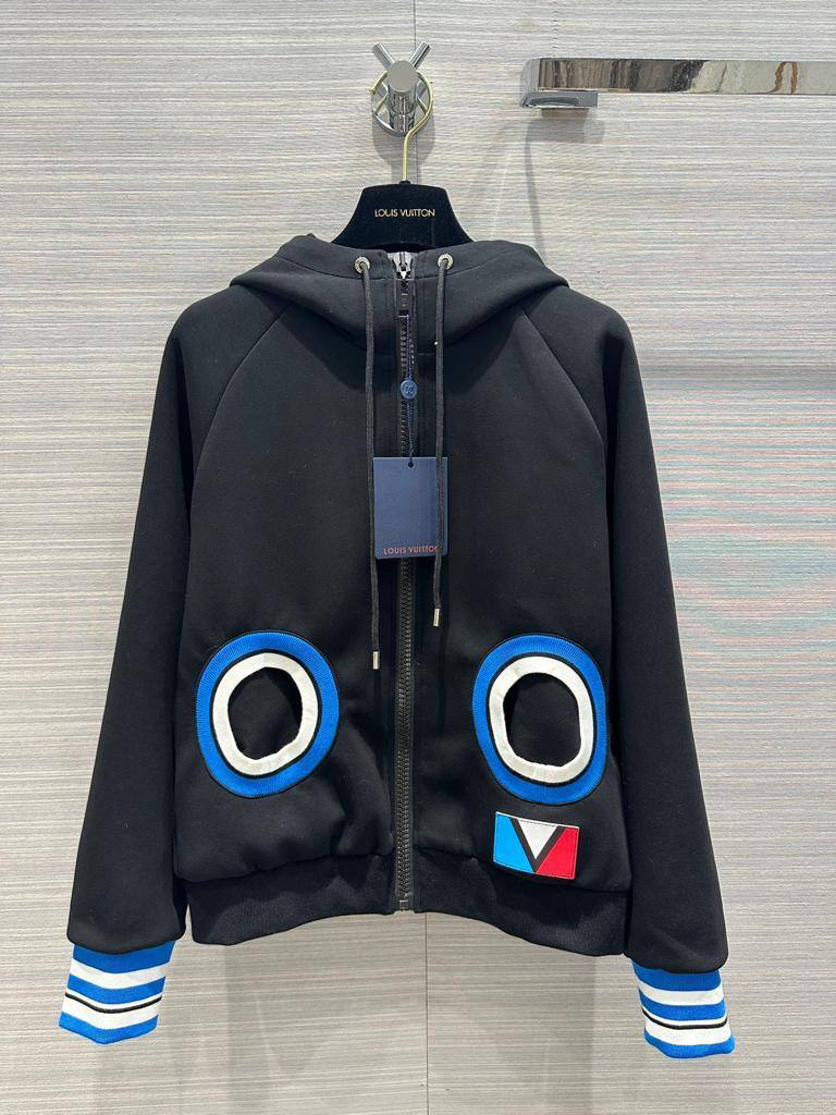 КОСТЮМ LOUIS VUITTON детальное фото