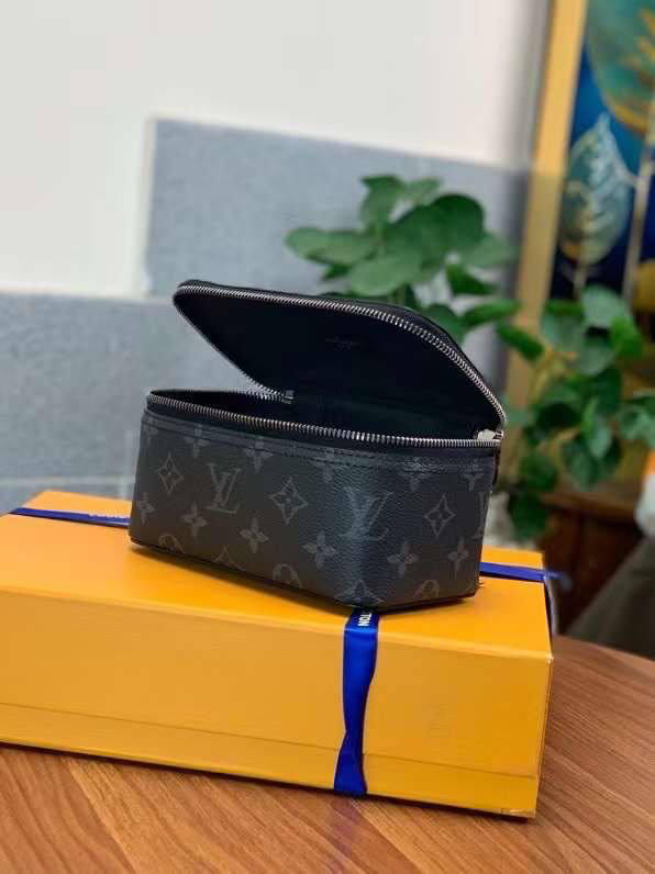 МУЖСКОЙ НЕСЕССЕР КОСМЕТИЧКА LOUIS VUITTON детальное фото