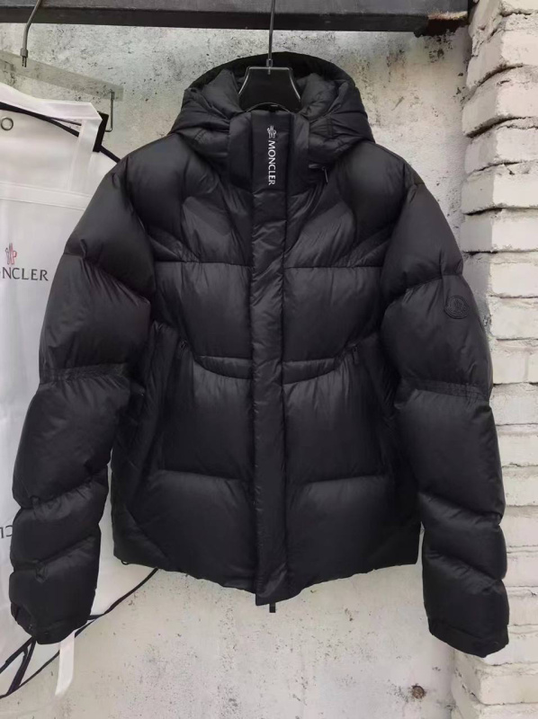 МУЖСКОЙ ПУХОВИК MONCLER фото