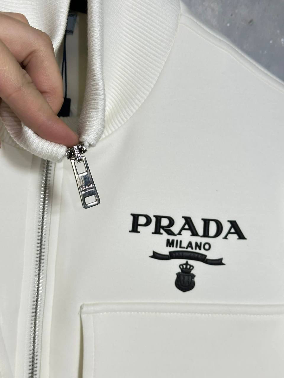 КОСТЮМ PRADA детальное фото