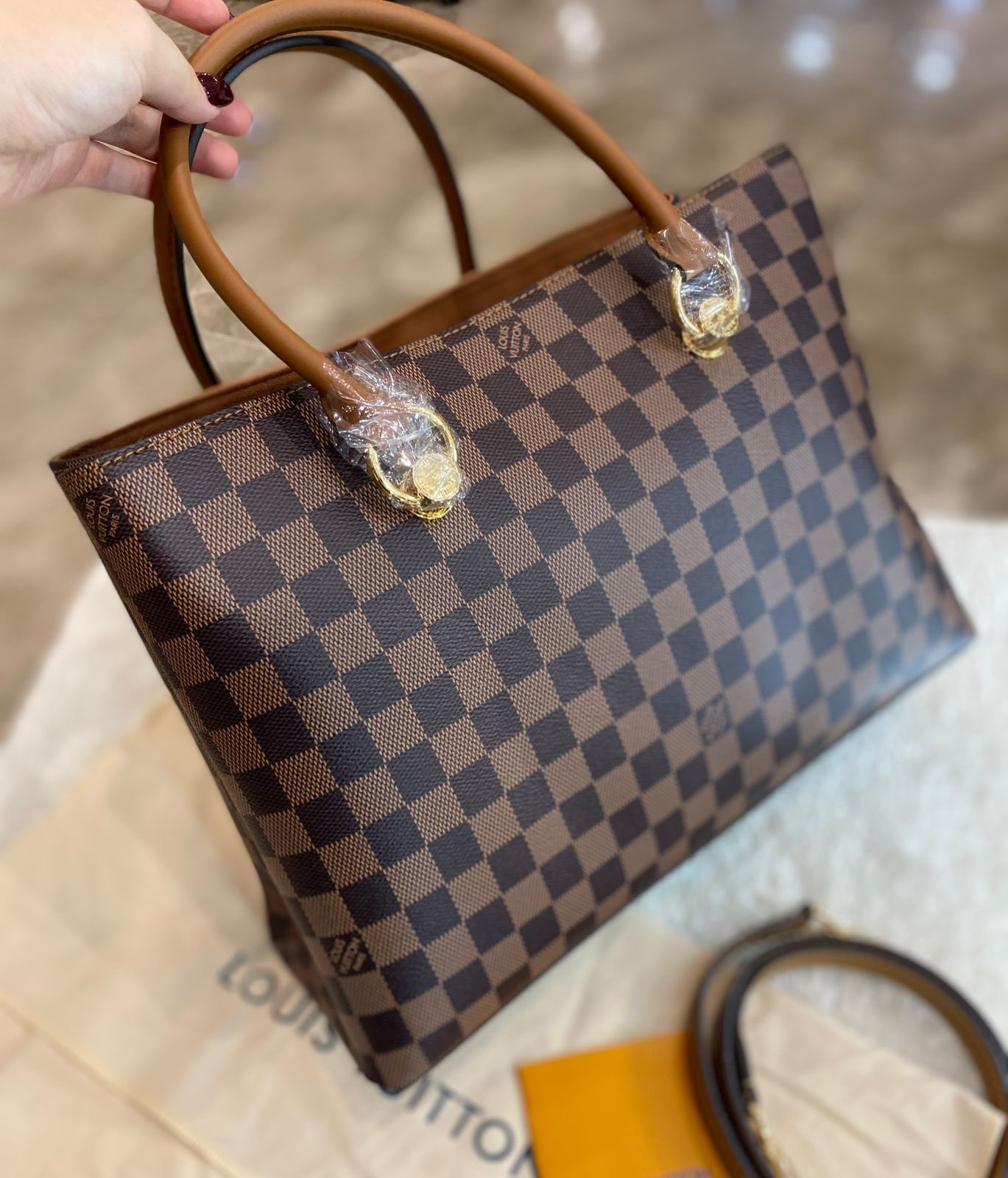 СУМКА LOUIS VUITTON RIVERSIDE детальное фото