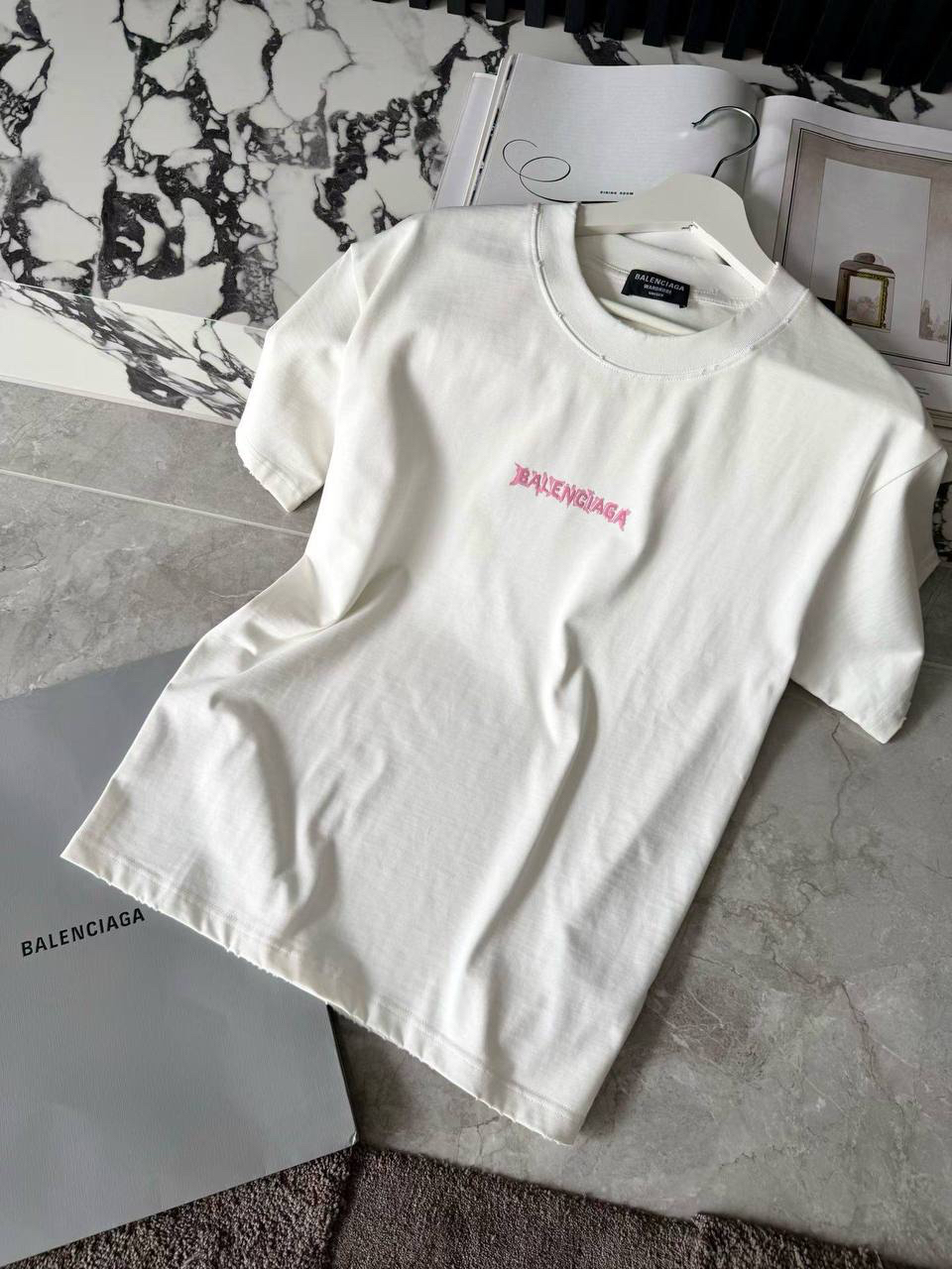 ФУТБОЛКА BALENCIAGA детальное фото