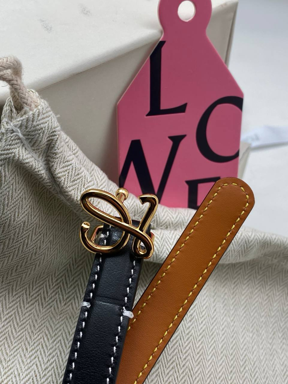 ЖЕНСКИЙ РЕМЕНЬ LOEWE детальное фото