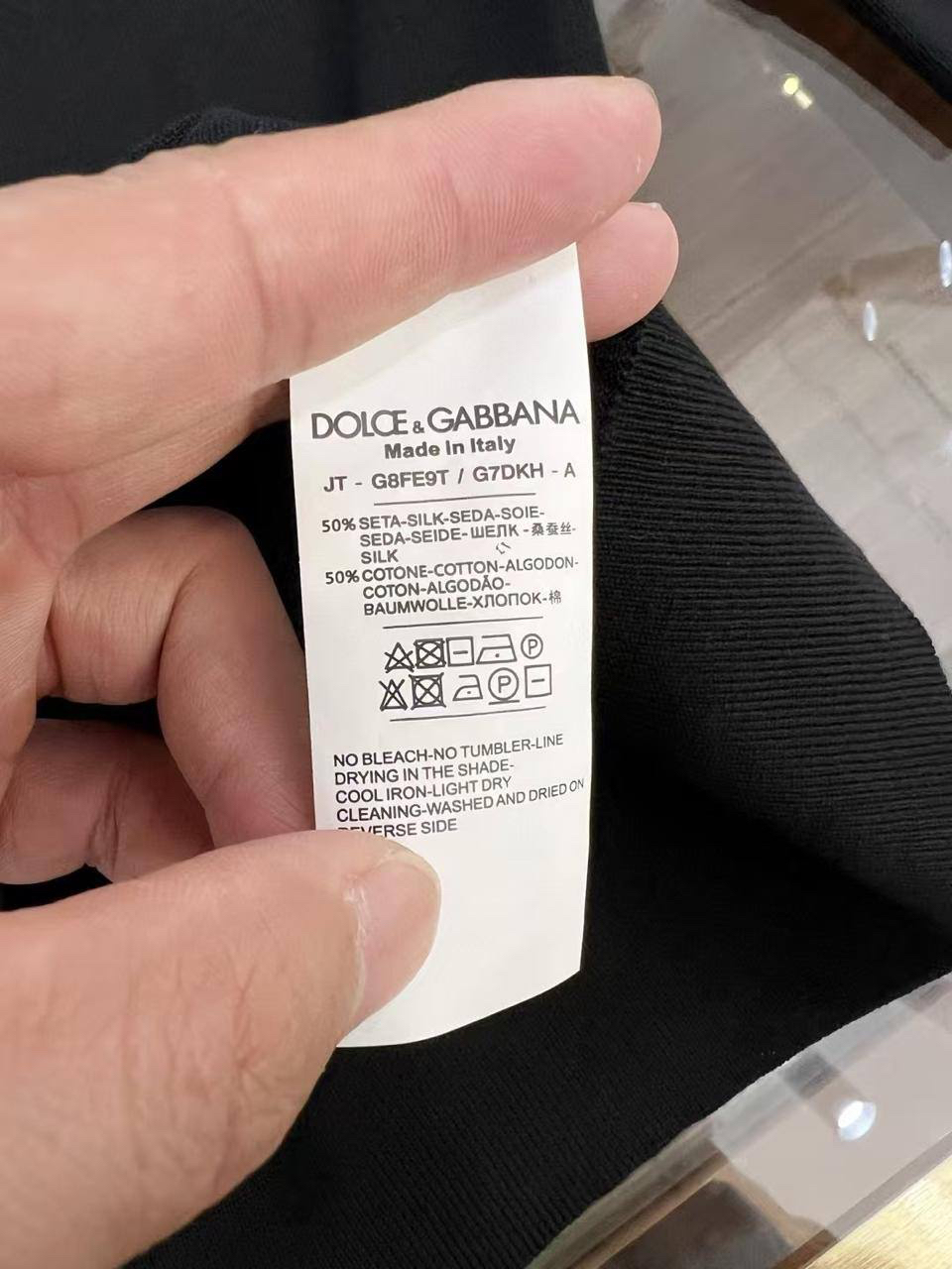 МУЖСКАЯ ФУТБОЛКА DOLCE & GABBANA детальное фото