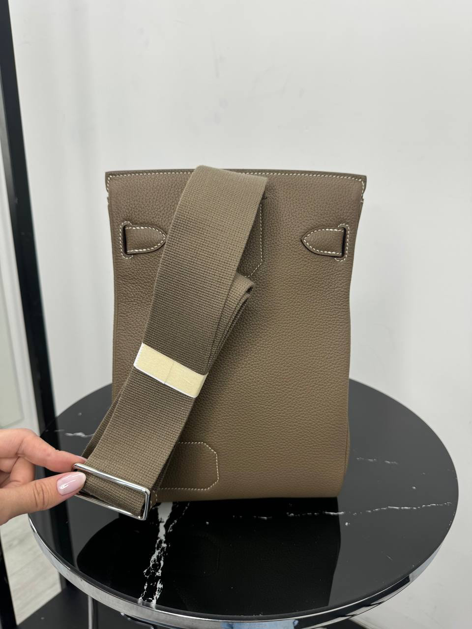 МУЖСКАЯ СУМКА СЛИНГ HERMES детальное фото
