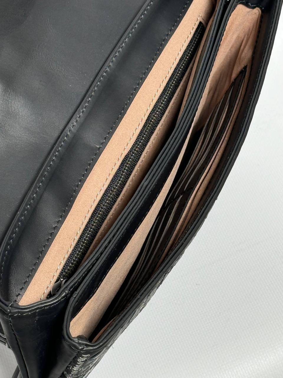 МУЖСКОЙ КЛАТЧ BOTTEGA VENETA детальное фото