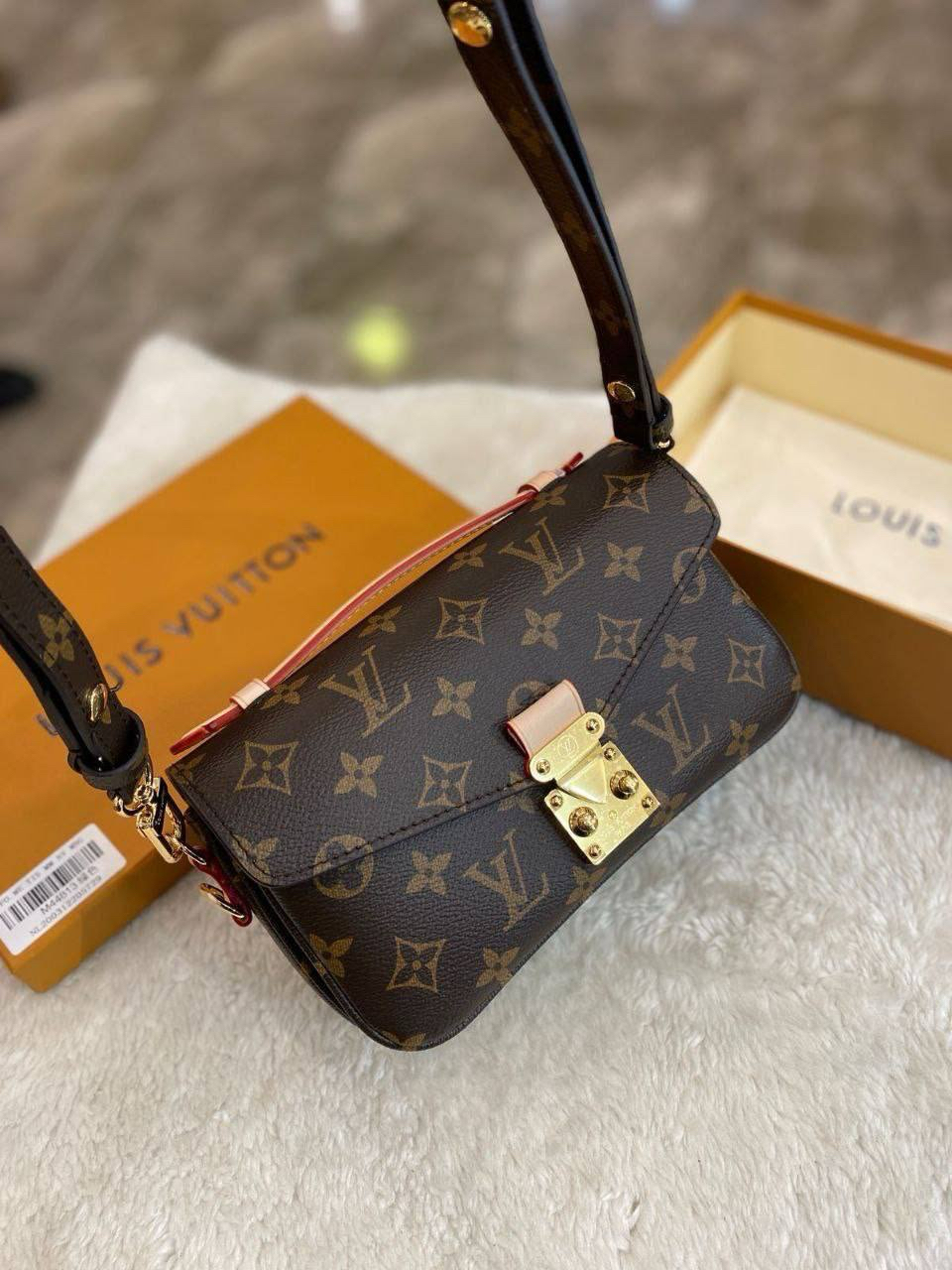 СУМКА LOUIS VUITTON POCHETTE METIS детальное фото