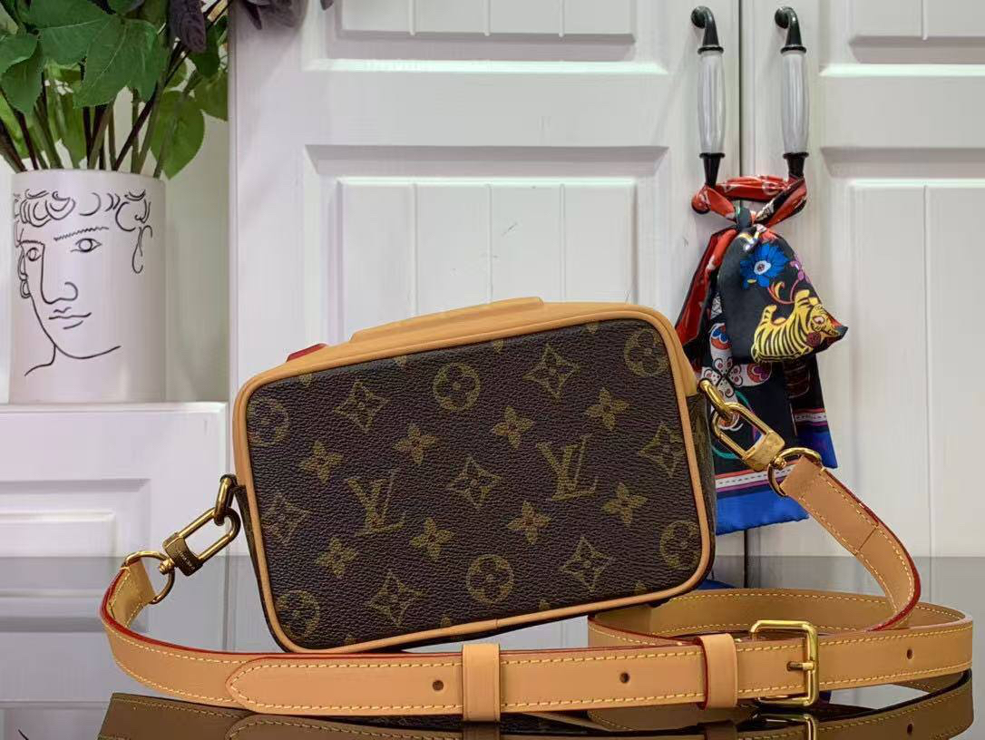 СУМКА LOUIS VUITTON детальное фото