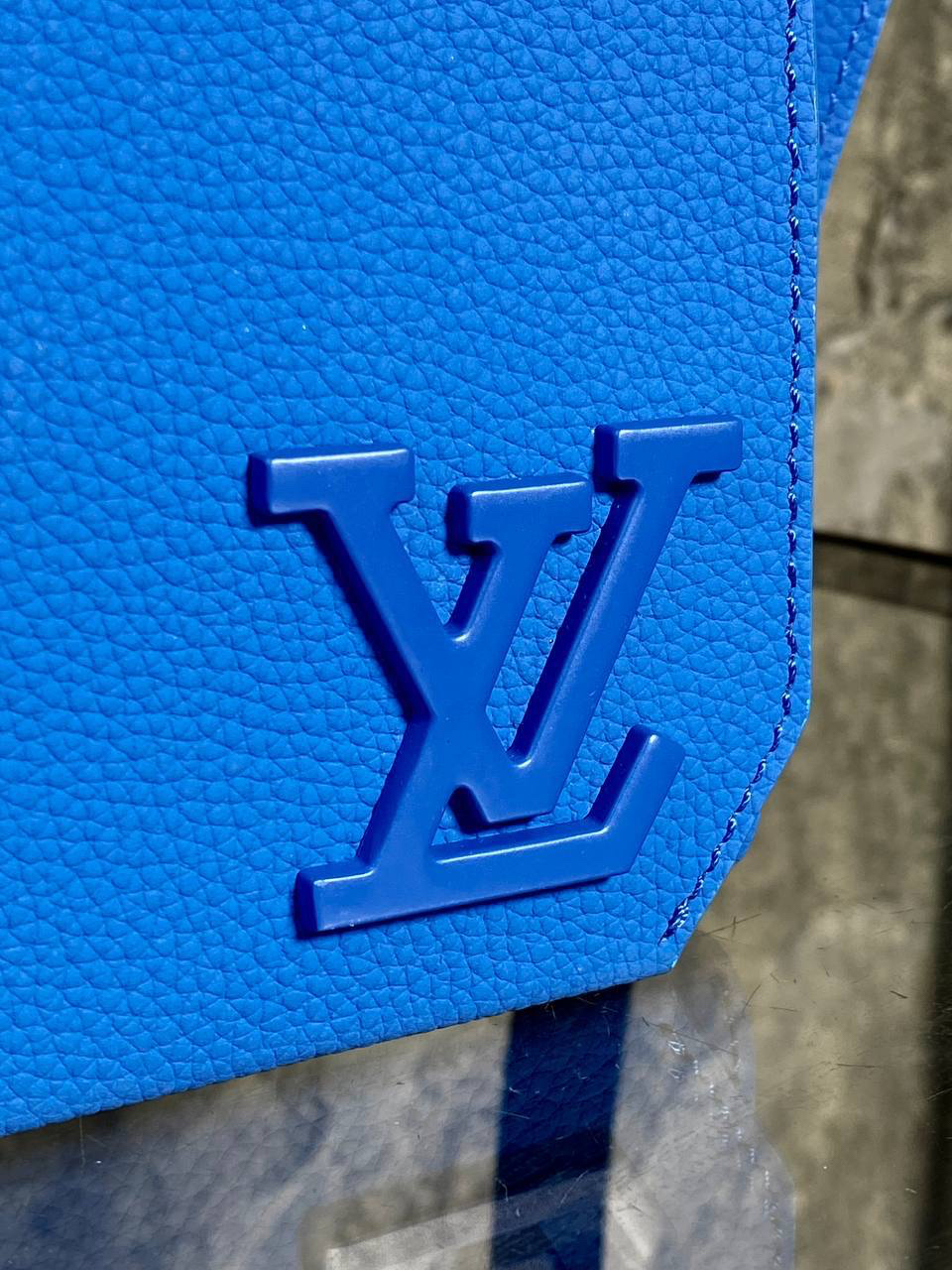 МУЖСКАЯ СУМКА СЛИНГ LOUIS VUITTON детальное фото