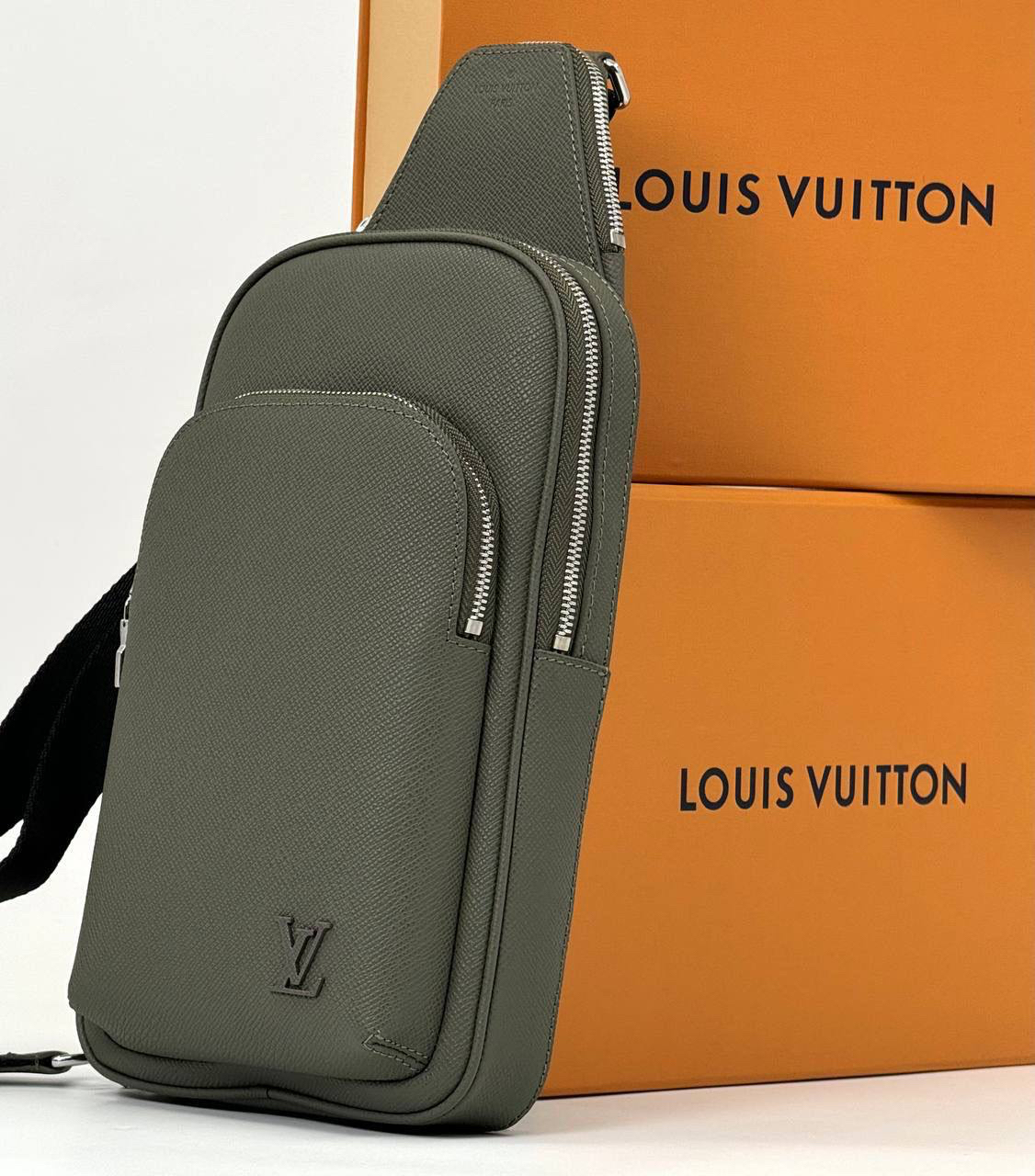 МУЖСКАЯ СУМКА СЛИНГ LOUIS VUITTON детальное фото