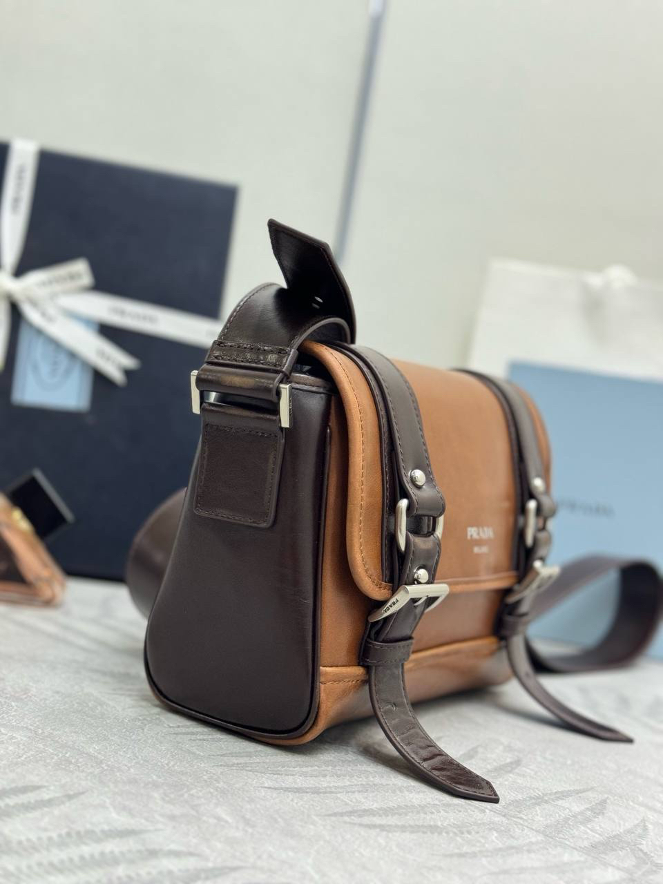 МУЖСКАЯ СУМКА МЕССЕНДЖЕР PRADA детальное фото