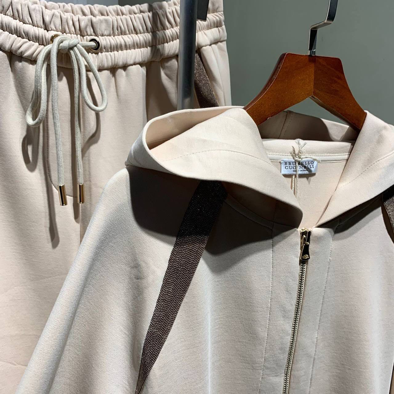 КОСТЮМ BRUNELLO CUCINELLI детальное фото