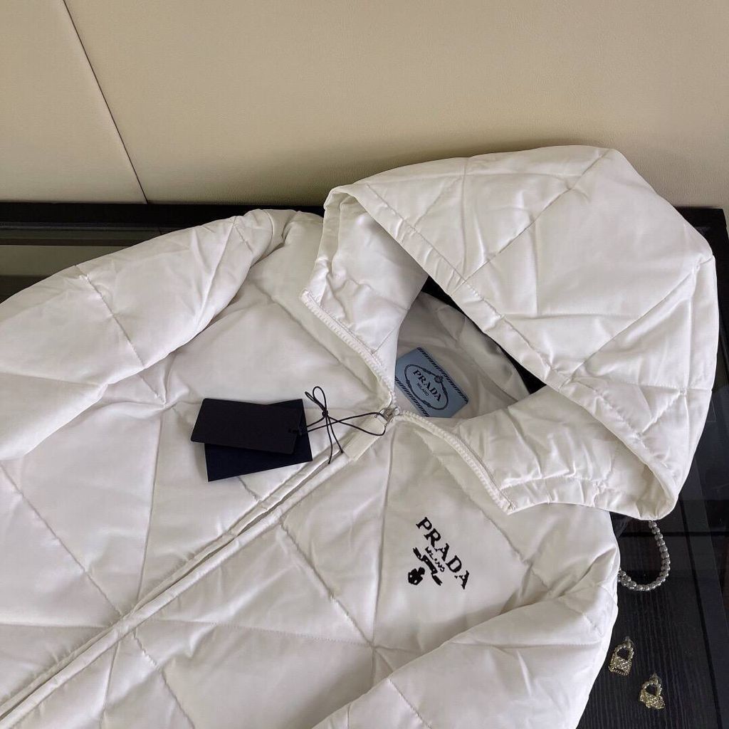 ПУХОВИК PRADA детальное фото