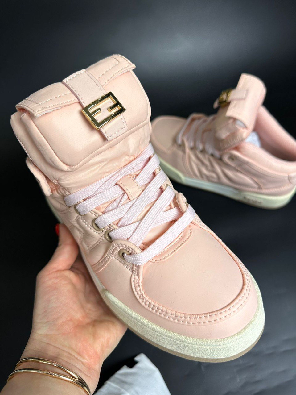 КРОССОВКИ ВЫСОКИЕ FENDI детальное фото