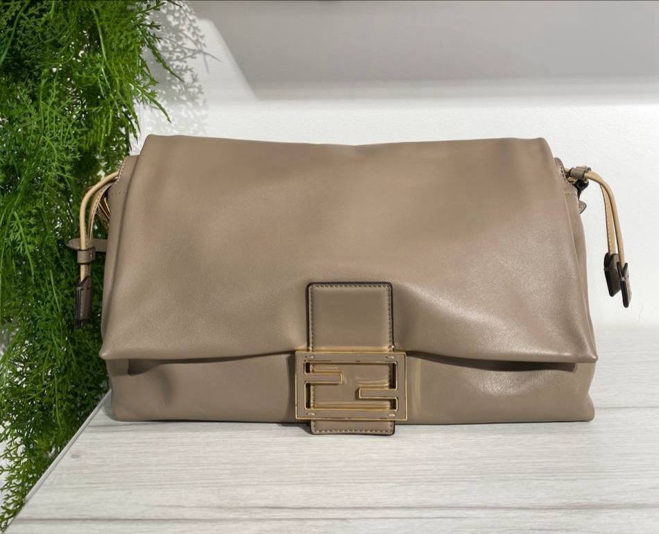 СУМКА FENDI MAMMA BAGUETTE детальное фото