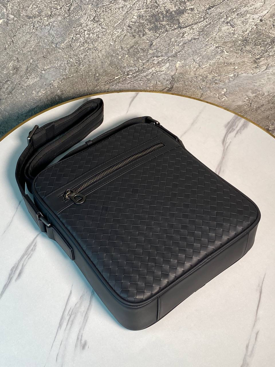МУЖСКАЯ СУМКА МЕССЕНДЖЕР BOTTEGA VENETA детальное фото