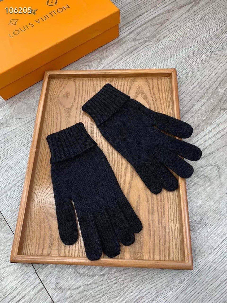 ПЕРЧАТКИ LOUIS VUITTON детальное фото