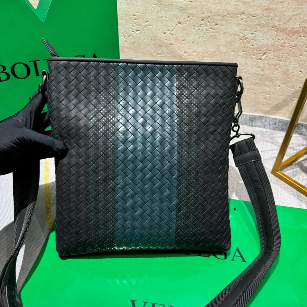 МУЖСКАЯ СУМКА МЕССЕНДЖЕР BOTTEGA VENETA детальное фото
