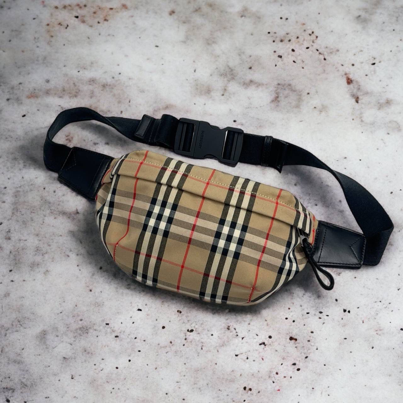 МУЖСКАЯ СУМКА СЛИНГ BURBERRY детальное фото