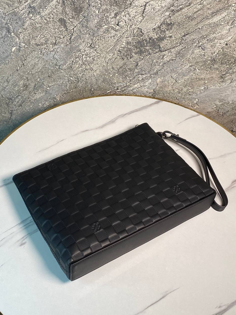 МУЖСКОЙ КЛАТЧ LOUIS VUITTON детальное фото