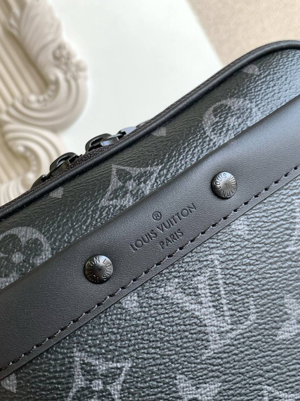 МУЖСКАЯ СУМКА МЕССЕНДЖЕР LOUIS VUITTON детальное фото