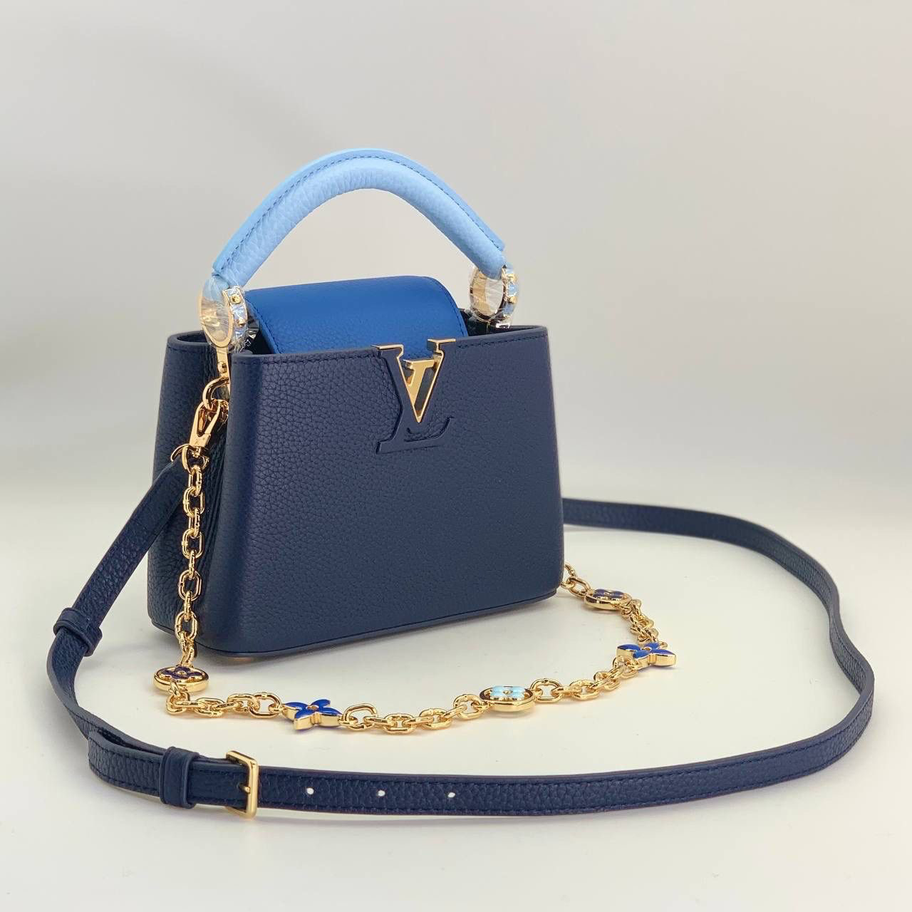 СУМКА LOUIS VUITTON CAPUCINES детальное фото