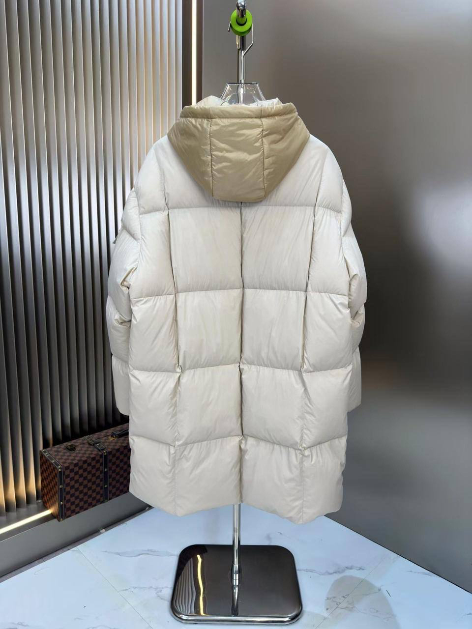 МУЖСКОЙ ПУХОВИК MONCLER детальное фото