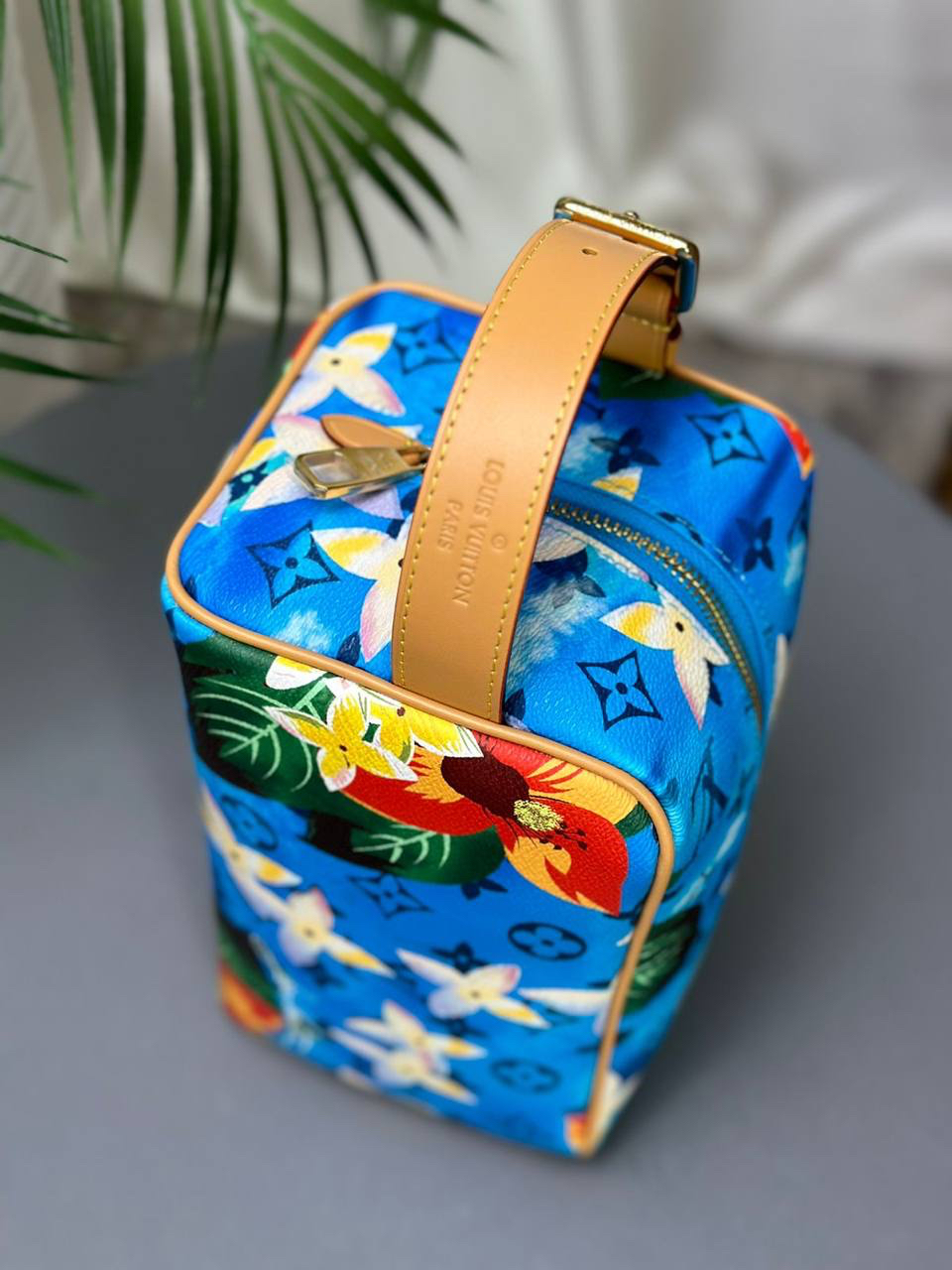 НЕСЕССЕР КОСМЕТИЧКА LOUIS VUITTON детальное фото