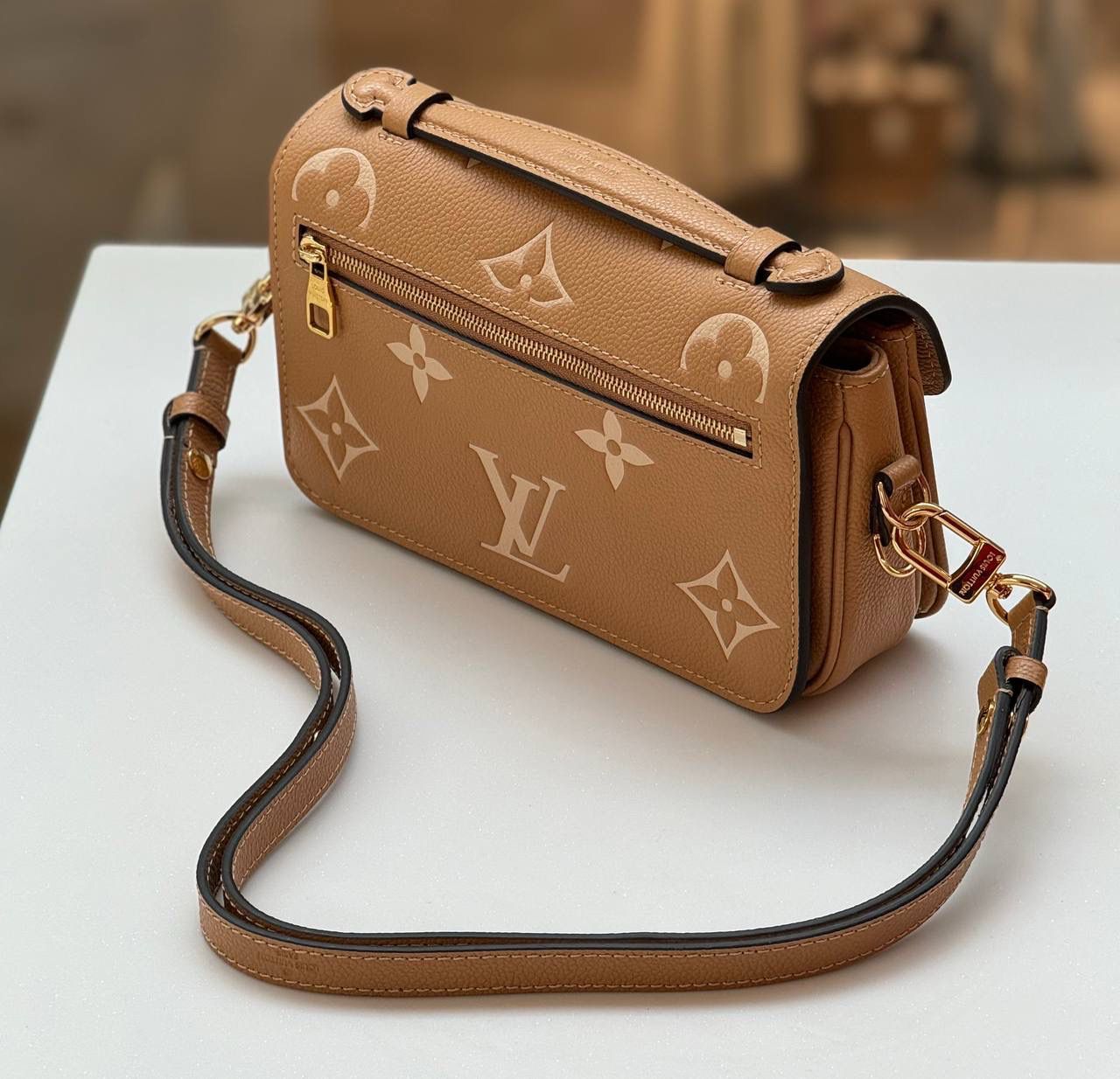 СУМКА LOUIS VUITTON POCHETTE METIS детальное фото