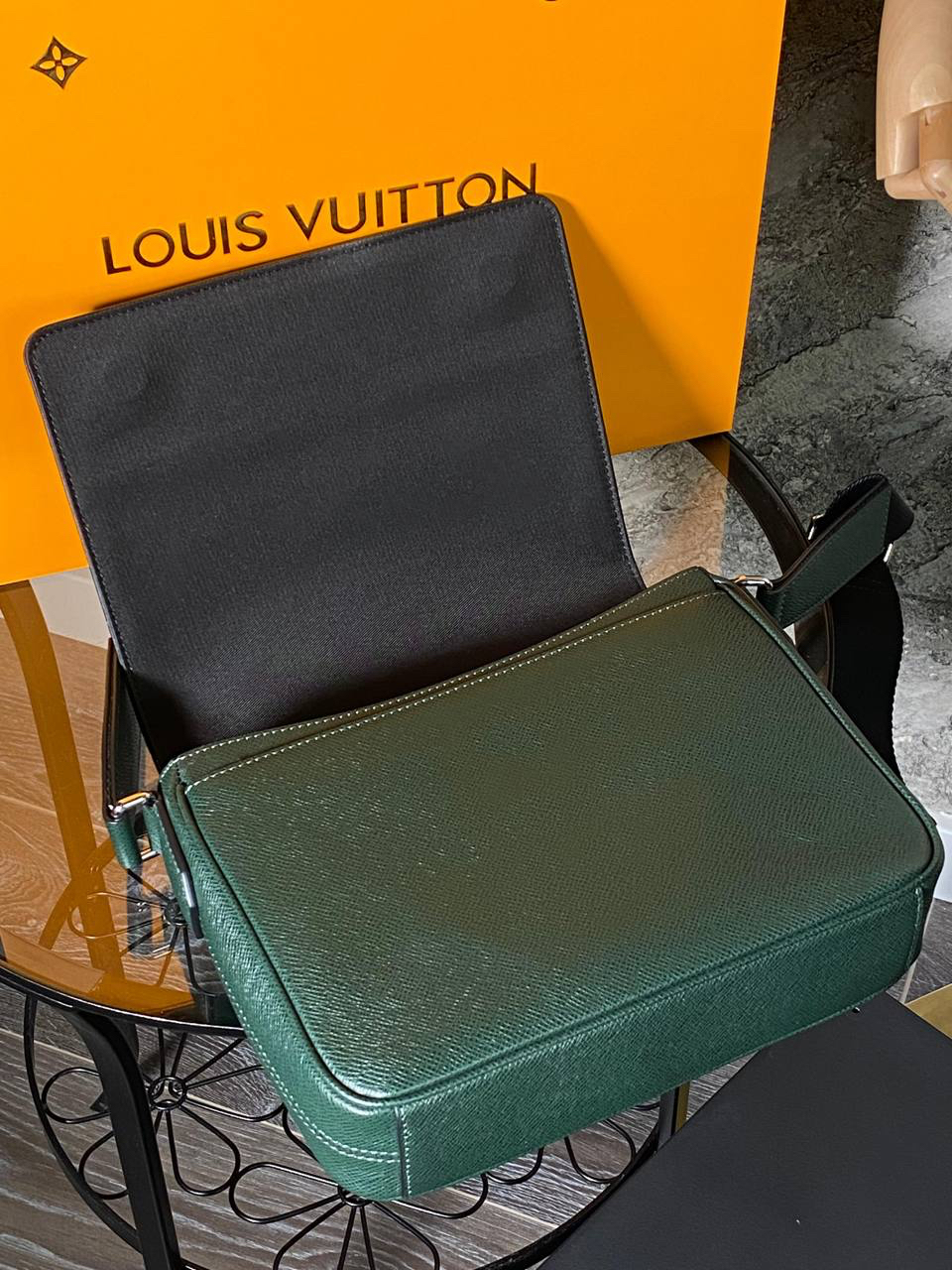 МУЖСКАЯ СУМКА МЕССЕНДЖЕР LOUIS VUITTON детальное фото