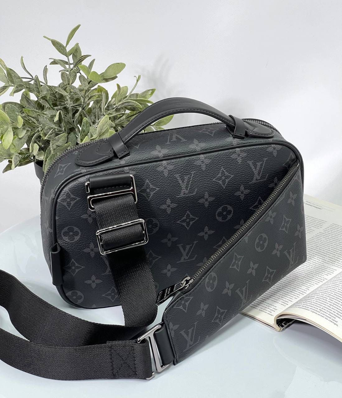 МУЖСКАЯ СУМКА СЛИНГ LOUIS VUITTON детальное фото