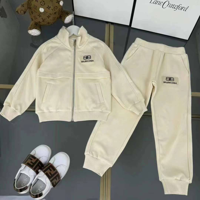 ДЕТСКИЙ КОСТЮМ BALENCIAGA в интернет магазине Люкс Мск ДЕТСКИЙ КОСТЮМ BALENCIAGA фото