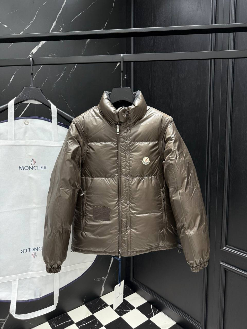 МУЖСКОЙ ПУХОВИК ДВУХСТОРОННИЙ ТРАНСФОРМЕР MONCLER детальное фото