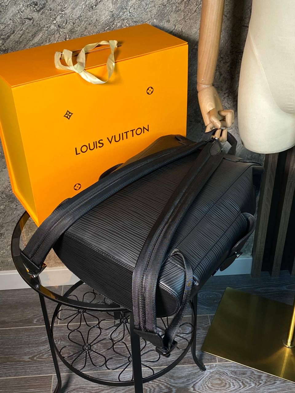 МУЖСКОЙ РЮКЗАК LOUIS VUITTON детальное фото