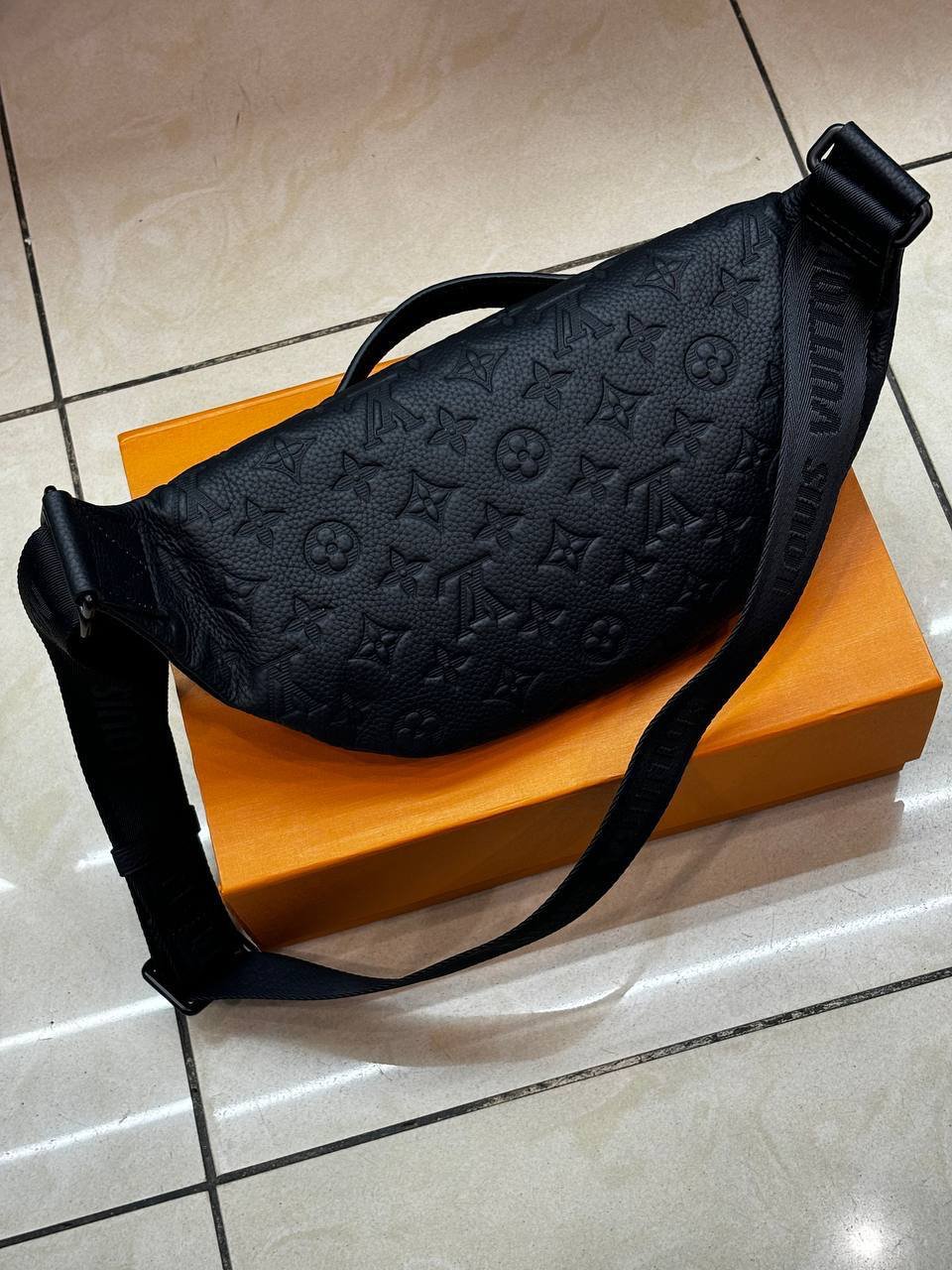 МУЖСКАЯ СУМКА СЛИНГ LOUIS VUITTON детальное фото