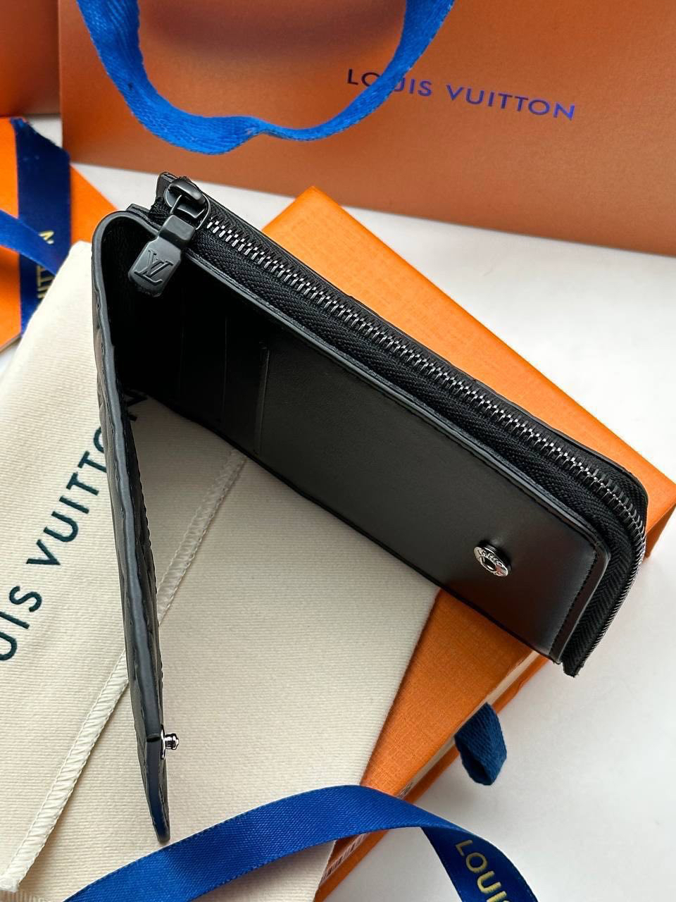 КАРТХОЛДЕР LOUIS VUITTON детальное фото