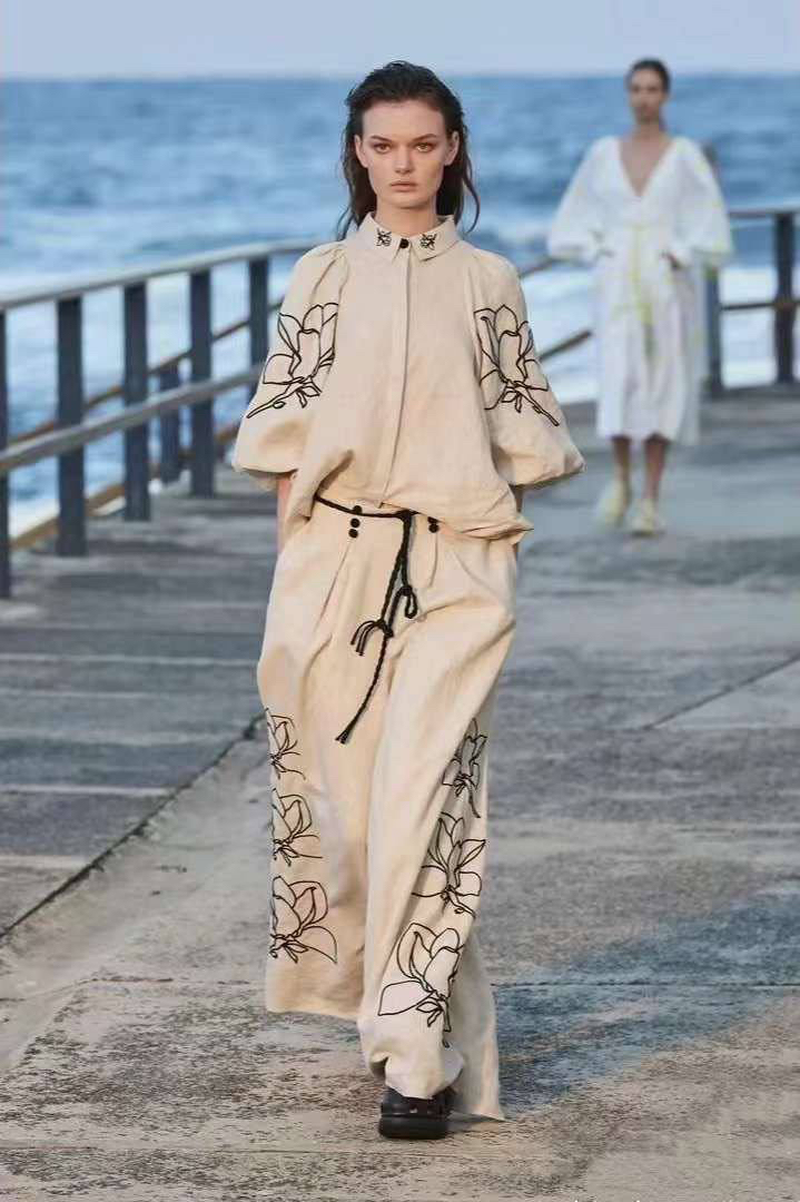 КОСТЮМ JOSLIN детальное фото