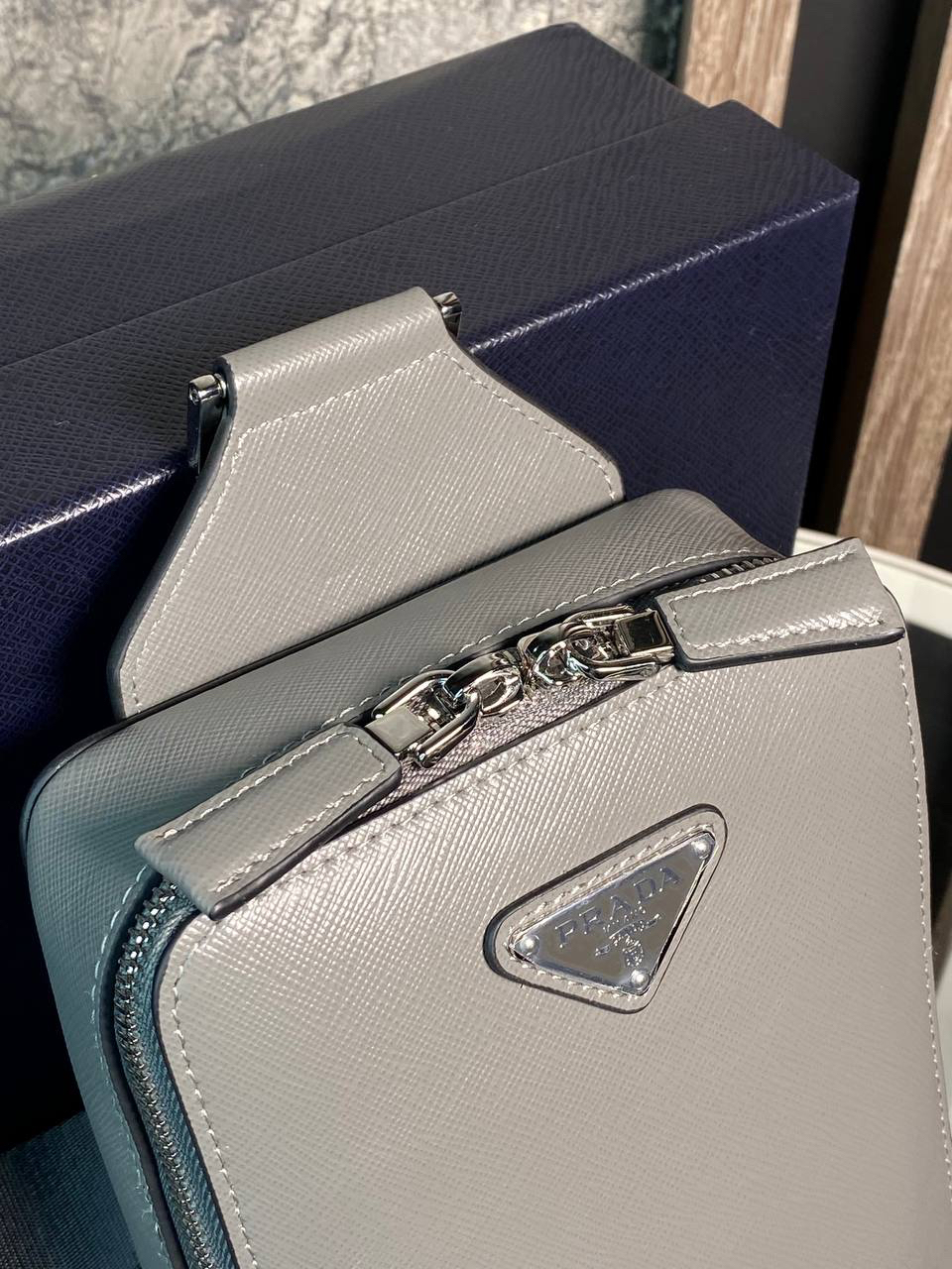 МУЖСКАЯ СУМКА СЛИНГ PRADA детальное фото