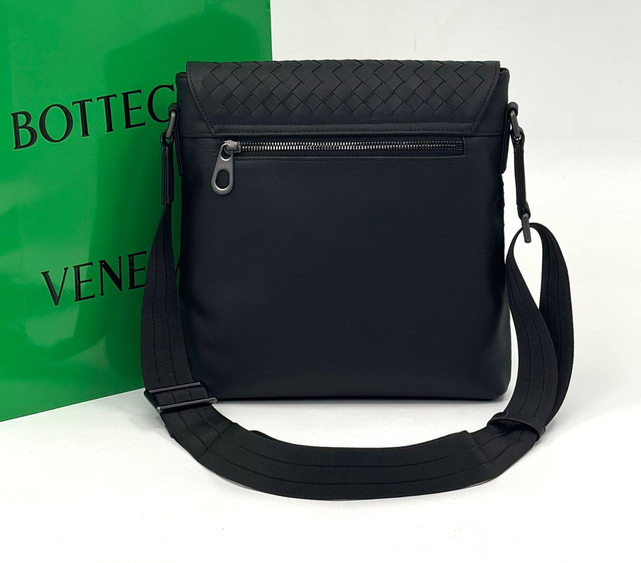 МУЖСКАЯ СУМКА МЕССЕНДЖЕР BOTTEGA VENETA детальное фото