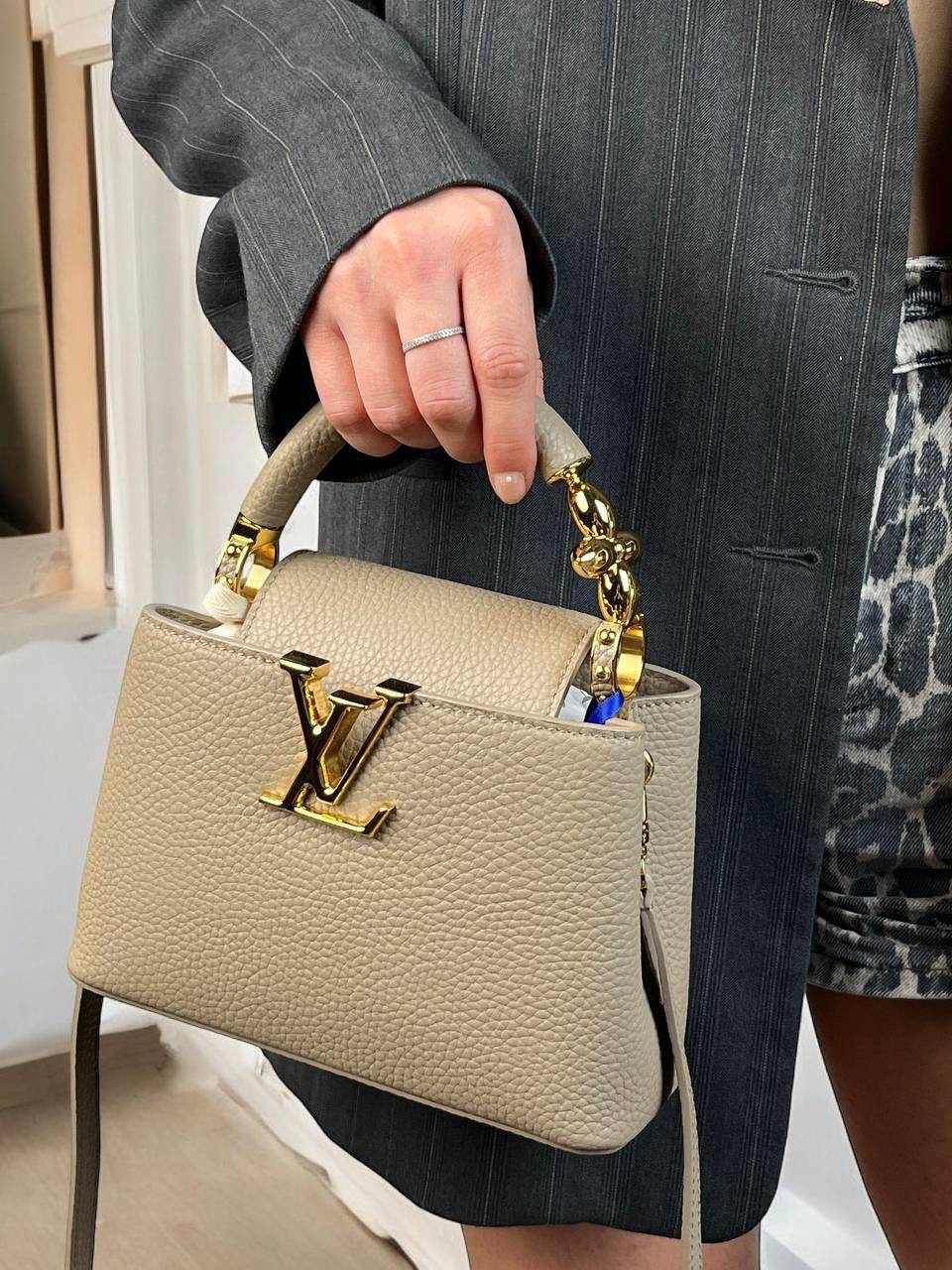 СУМКА LOUIS VUITTON CAPUCINES детальное фото