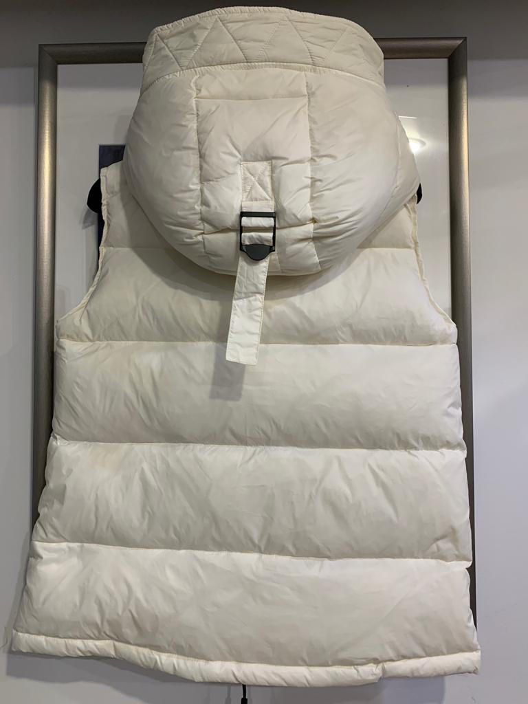 ЖИЛЕТКА BURBERRY детальное фото