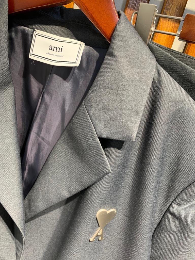 КОСТЮМ AMI детальное фото