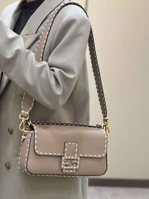 СУМКА FENDI BAGUETTE фото