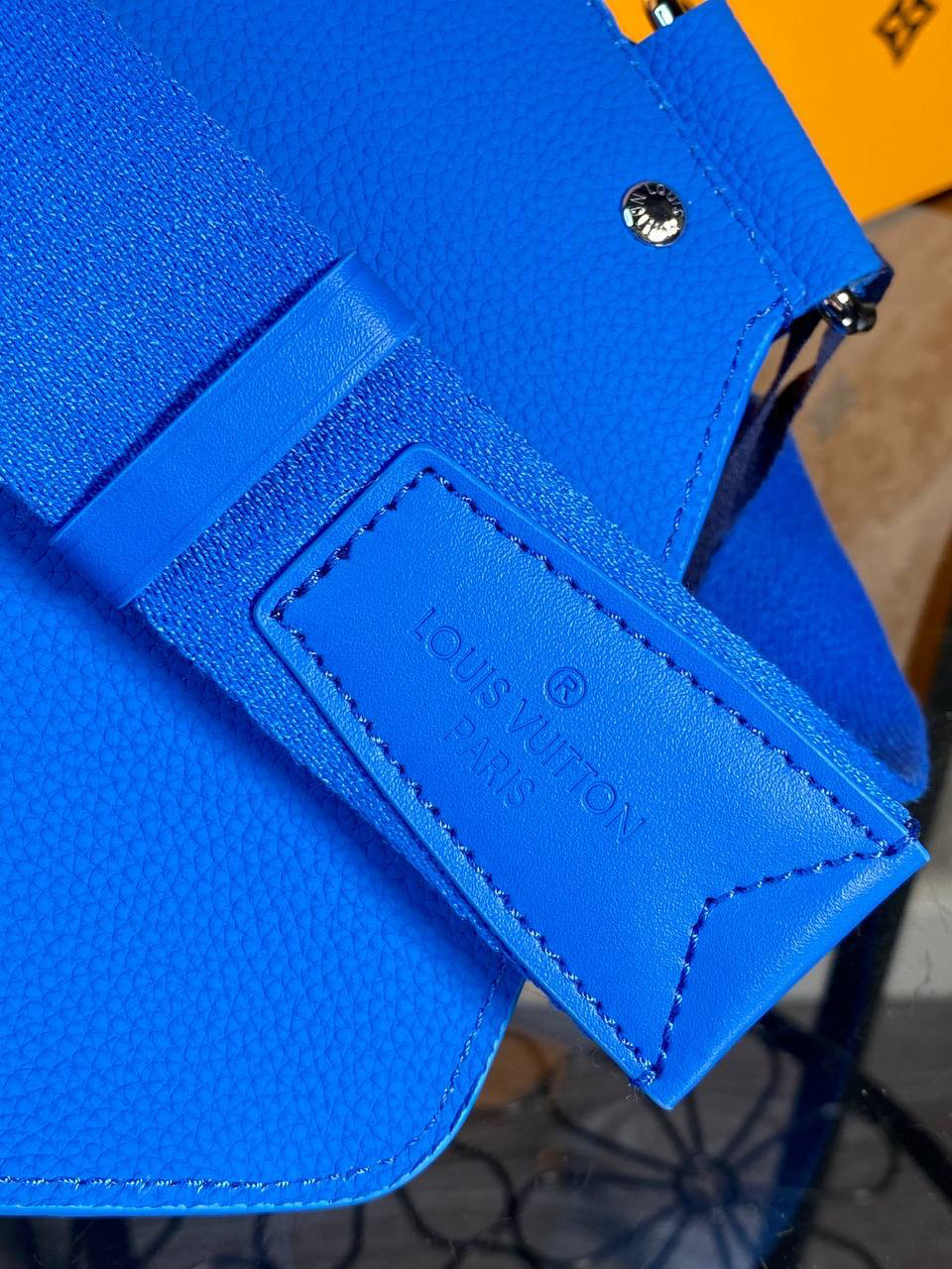 МУЖСКАЯ СУМКА СЛИНГ LOUIS VUITTON детальное фото